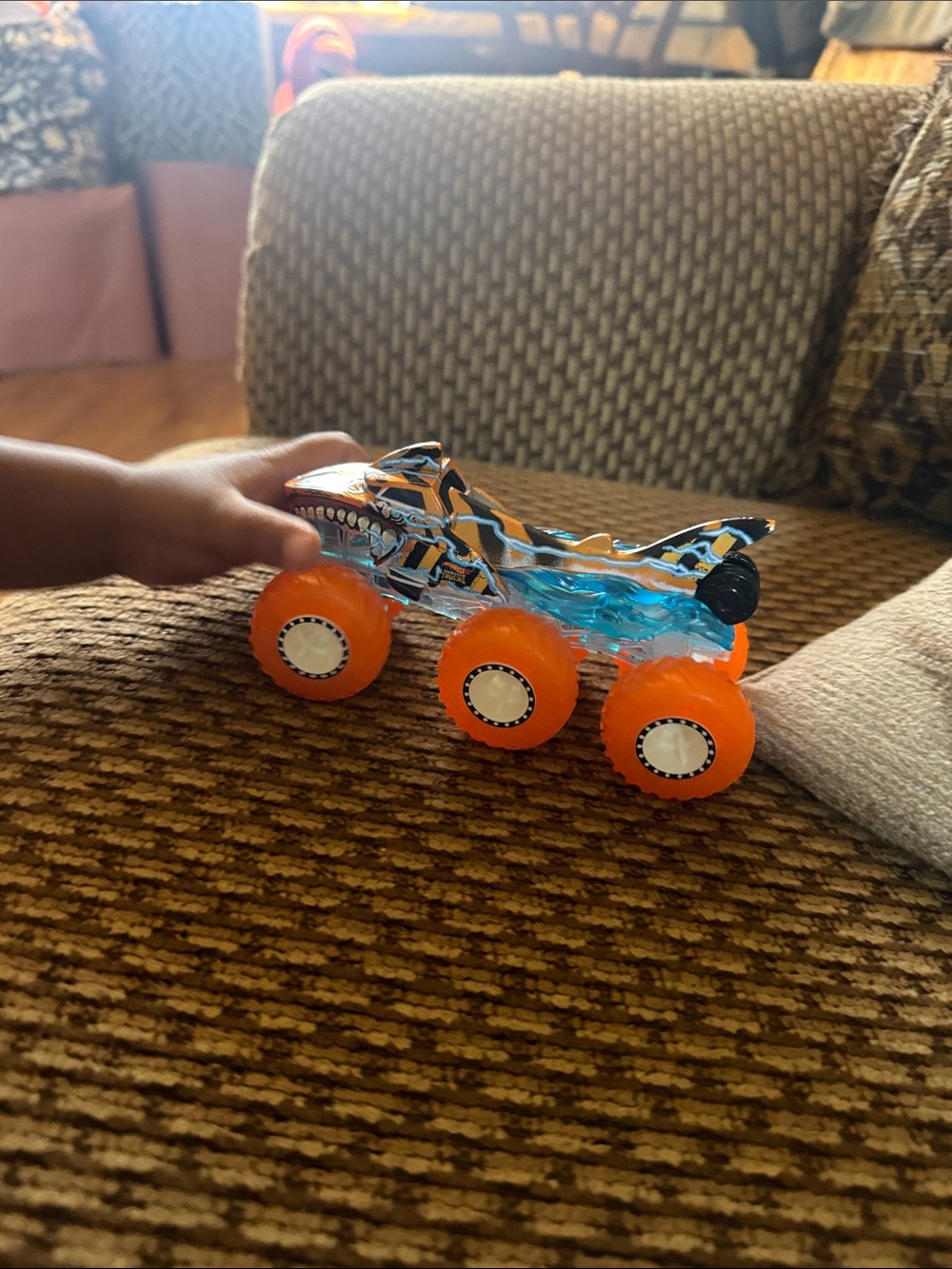 Hot Wheels Big Rigs Power Smashers Tiger Shark Monster Truck 1:64 6 Wheels
